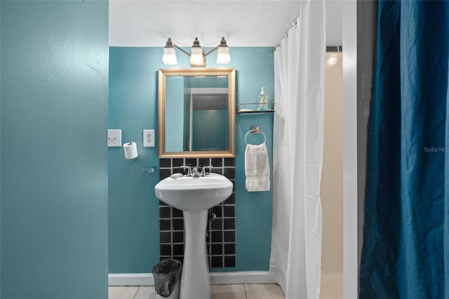 11 62nd St, Yankeetown, FL 34498 - bathroom with tile patterned floors, a shower with curtain, and a textured ceiling
