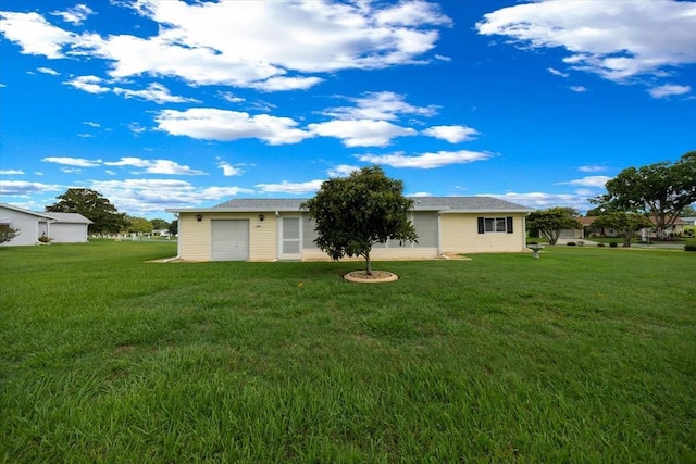 10492 SE 178th St, Summerfield, FL 34491 - back of property featuring a yard