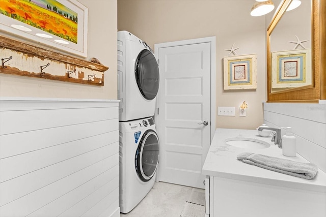 5328 Riverside Dr, Yankeetown, FL 34498 - laundry area featuring stacked washer / drying machine