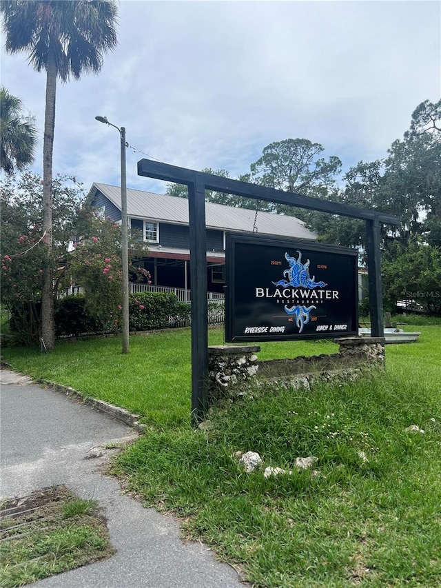 5328 Riverside Dr, Yankeetown, FL 34498 - view of home's community with a yard