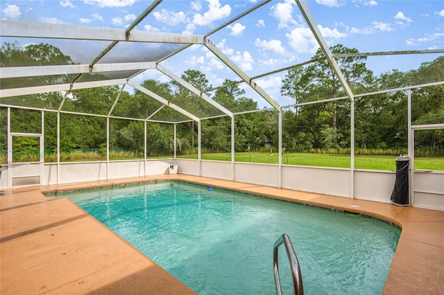 2587 W Angola Dr, Beverly Hills, FL 34465 - outdoor pool featuring a patio and a lanai