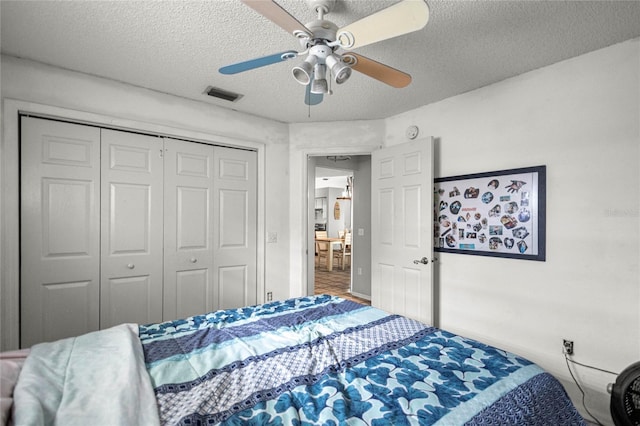 2685 W Apricot Dr, Beverly Hills, FL 34465 - bedroom with a textured ceiling, a closet, and ceiling fan
