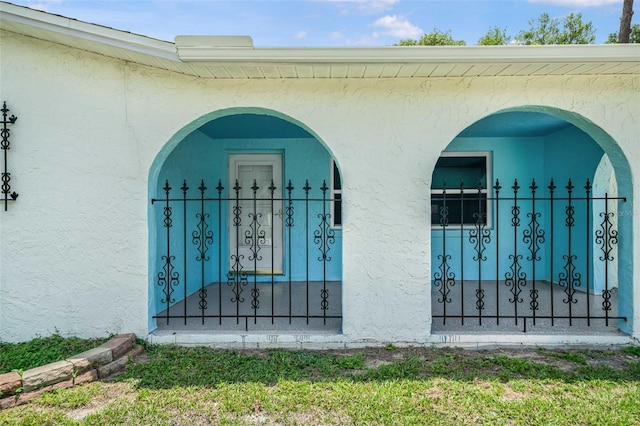 231 S Barbour St, Beverly Hills, FL 34465 - property entrance featuring stucco siding