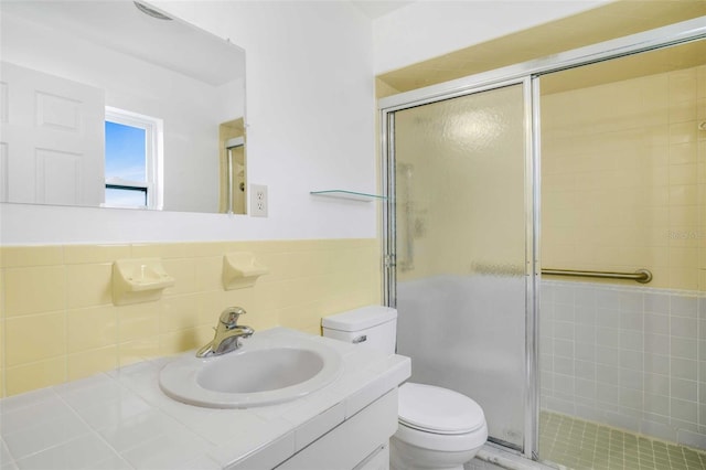 231 S Barbour St, Beverly Hills, FL 34465 - full bath featuring a shower stall, vanity, and tile walls