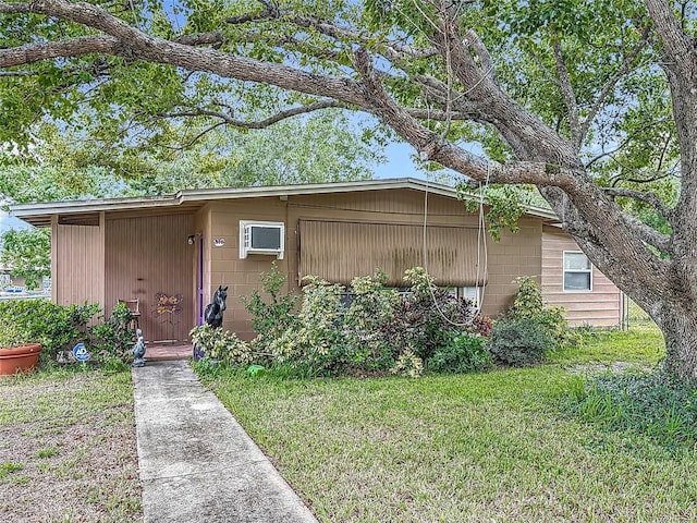 910 W Village Dr, Deltona, FL 32725 - photo 1