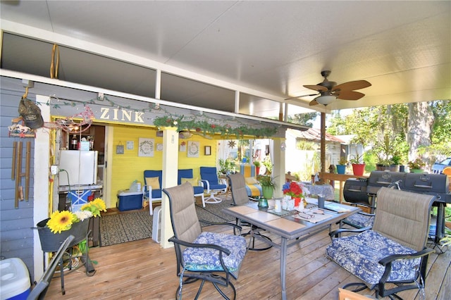 deck with ceiling fan