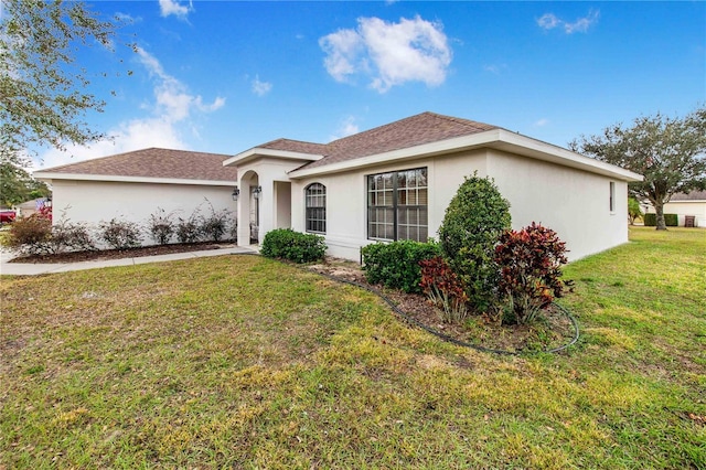 single story home featuring a front lawn