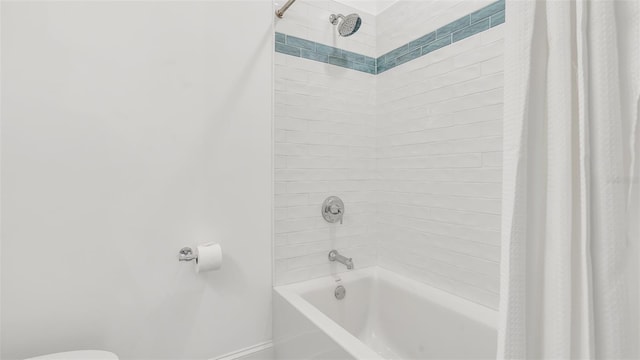 2300 N Scenic Hwy Unit 111, Lake Wales, FL 33898 - full bath featuring shower / bath combo and toilet