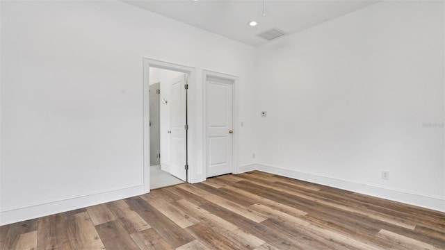 2300 N Scenic Hwy Unit 111, Lake Wales, FL 33898 - unfurnished room featuring wood finished floors and recessed lighting