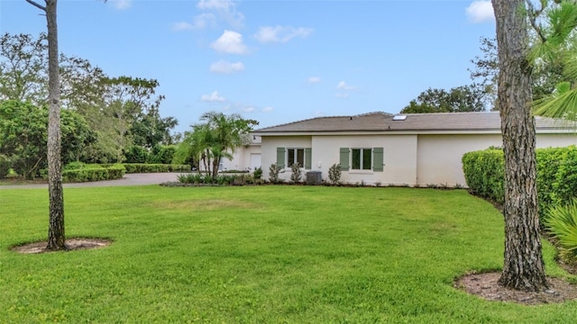 2300 N Scenic Hwy Unit 111, Lake Wales, FL 33898 - rear view of property featuring stucco siding and a lawn