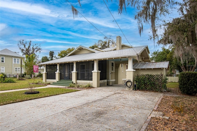 view of front facade with a front yard