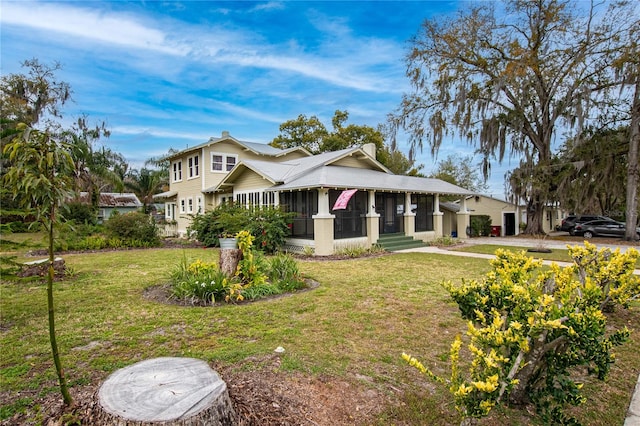 view of front of house with a front lawn