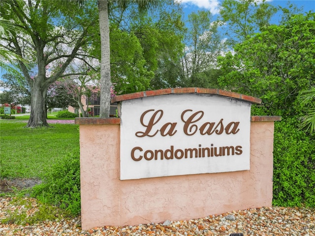 community sign featuring a lawn