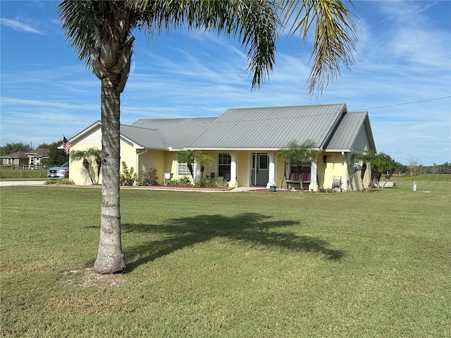 ranch-style home featuring a front lawn