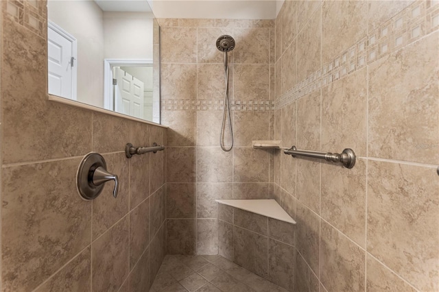 bathroom featuring tiled shower