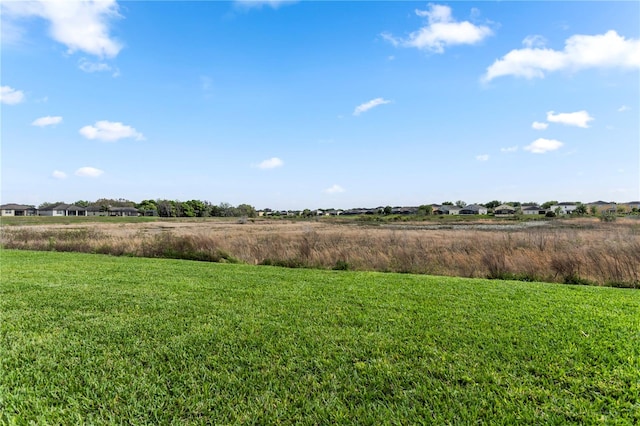 view of yard featuring a rural view