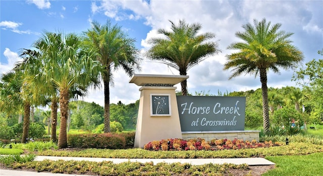 view of community / neighborhood sign