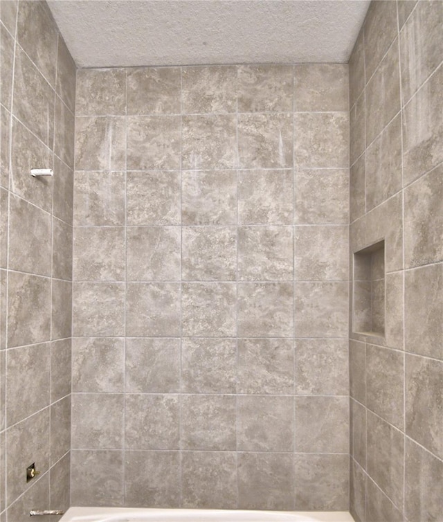 room details featuring tiled shower / bath