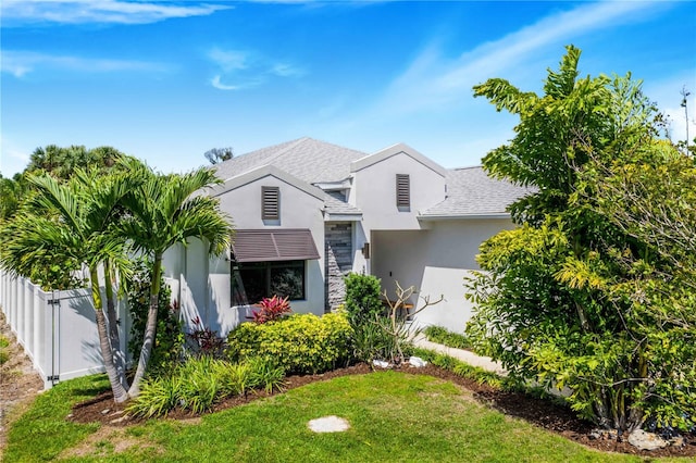 view of front of home with a front lawn