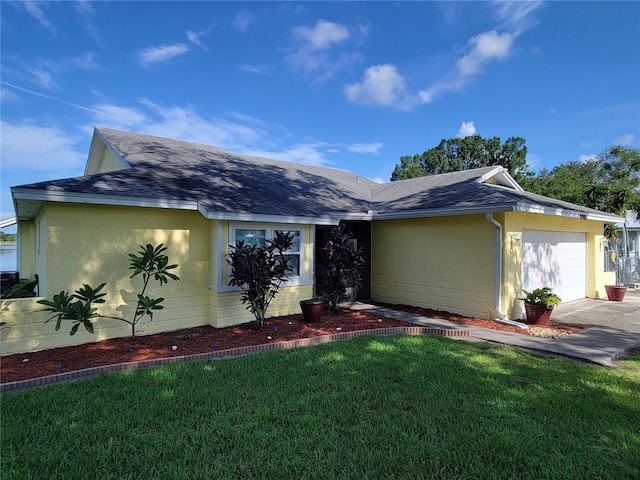 ranch-style house featuring a front lawn and a garage