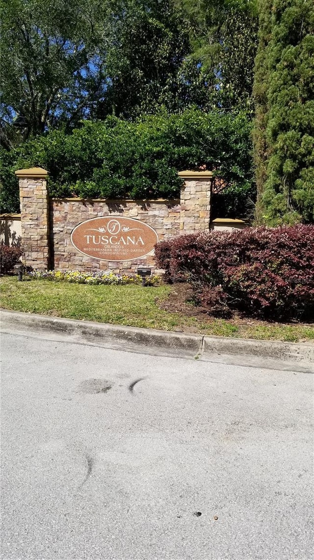 view of community / neighborhood sign