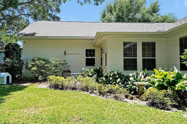 exterior space featuring a front yard