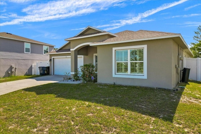 single story home featuring a front yard