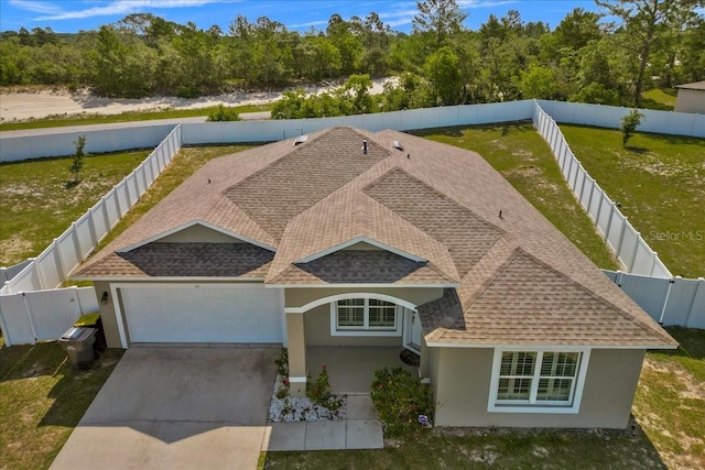 view of front facade featuring a garage and a front yard