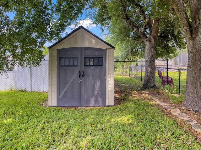 view of outdoor structure with a yard