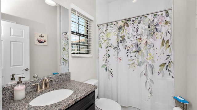 bathroom with a shower with curtain, vanity, and toilet