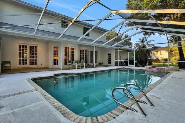 view of swimming pool featuring an in ground hot tub, ceiling fan, a lanai, french doors, and a patio