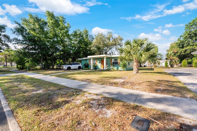 single story home featuring a front lawn