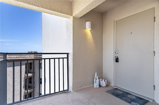 entrance to property featuring a balcony