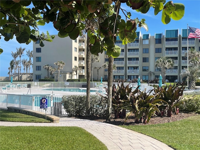 view of swimming pool