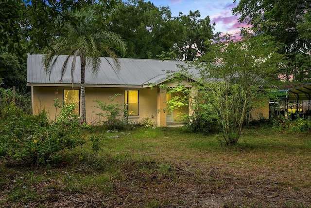 view of front facade with a carport