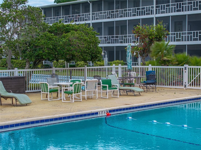 view of swimming pool