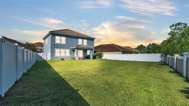 view of yard at dusk