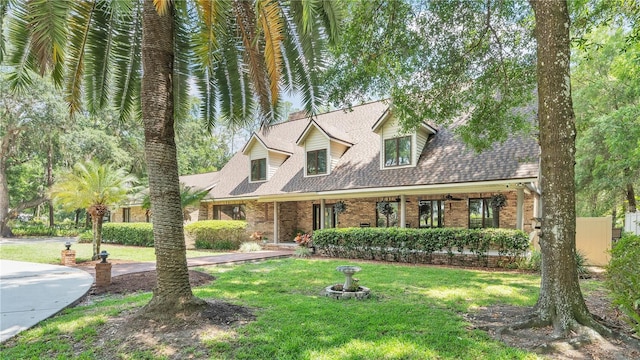 cape cod-style house featuring a front lawn