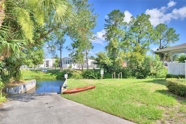 view of yard featuring a water view