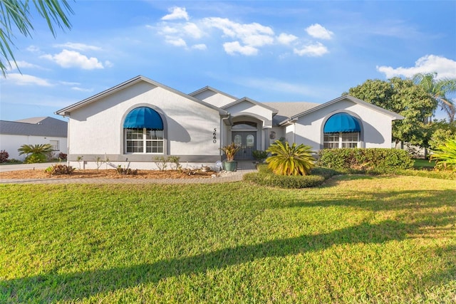 single story home with a front lawn