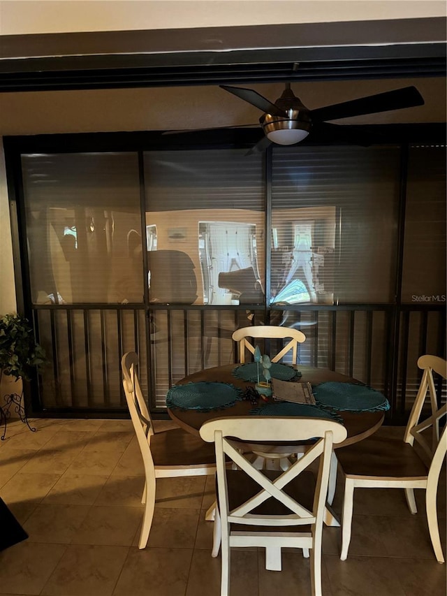 sunroom / solarium featuring ceiling fan