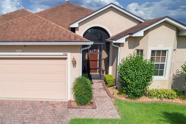 single story home featuring a garage