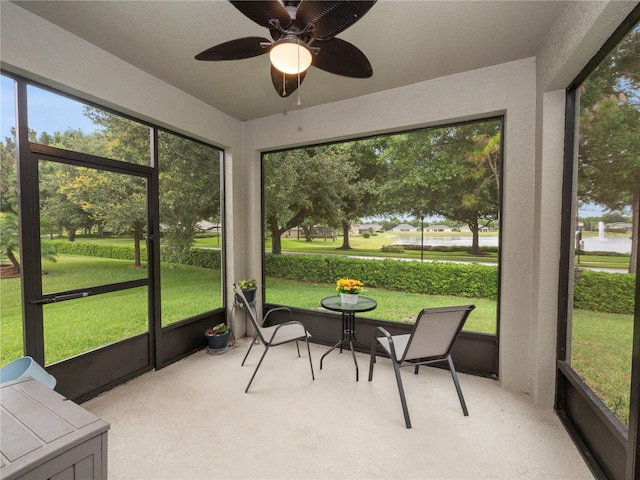 sunroom / solarium with ceiling fan