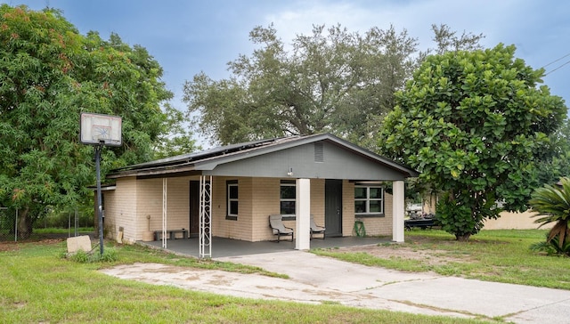 view of front facade with a front lawn