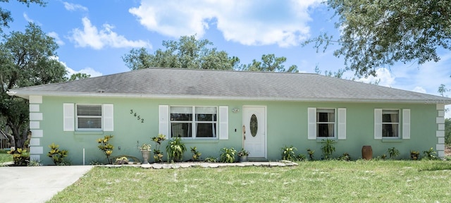 view of front of home with a front lawn