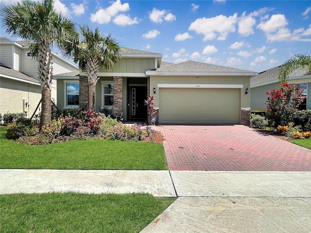 view of front facade featuring a garage and a front lawn