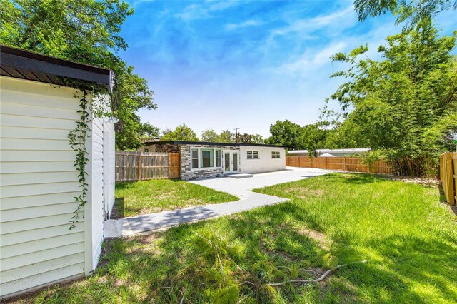 view of yard with a patio area