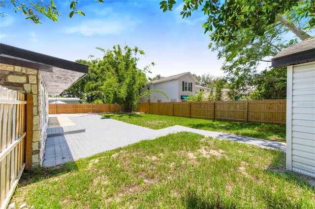 view of yard featuring a patio