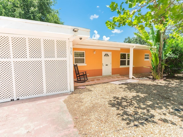 view of front facade featuring a patio area