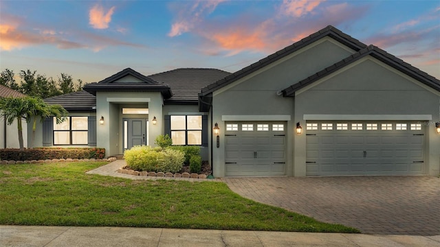 view of front of home featuring a yard and a garage